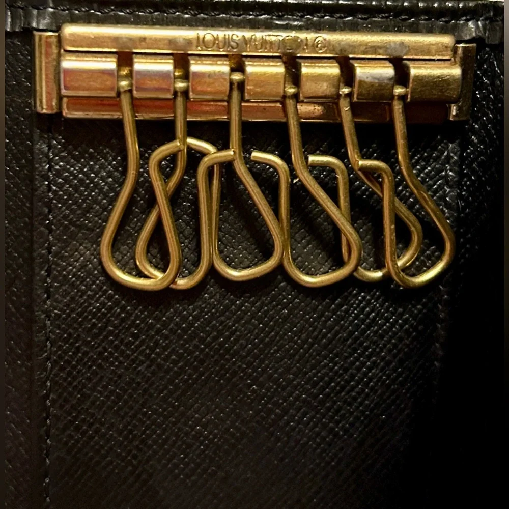 EUC Louis Vuitton Black Epi Key Holder - Picture 6 of 15